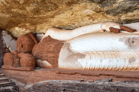 Depuis Colombo : Excursion d&#039;une journée à Sigiriya et au rocher de Pidurangala