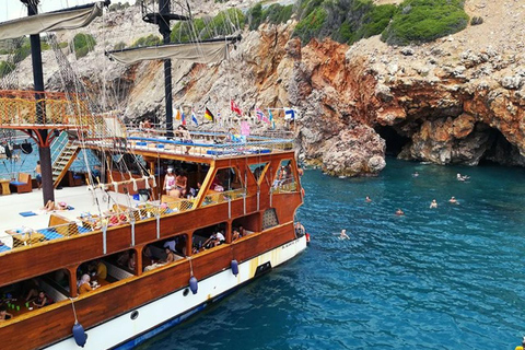 Alanya : tour en bateau en catamaran avec plongée en apnée et déjeuner barbecueCircuit avec possibilité de prise en charge et retour à l&#039;hôtel