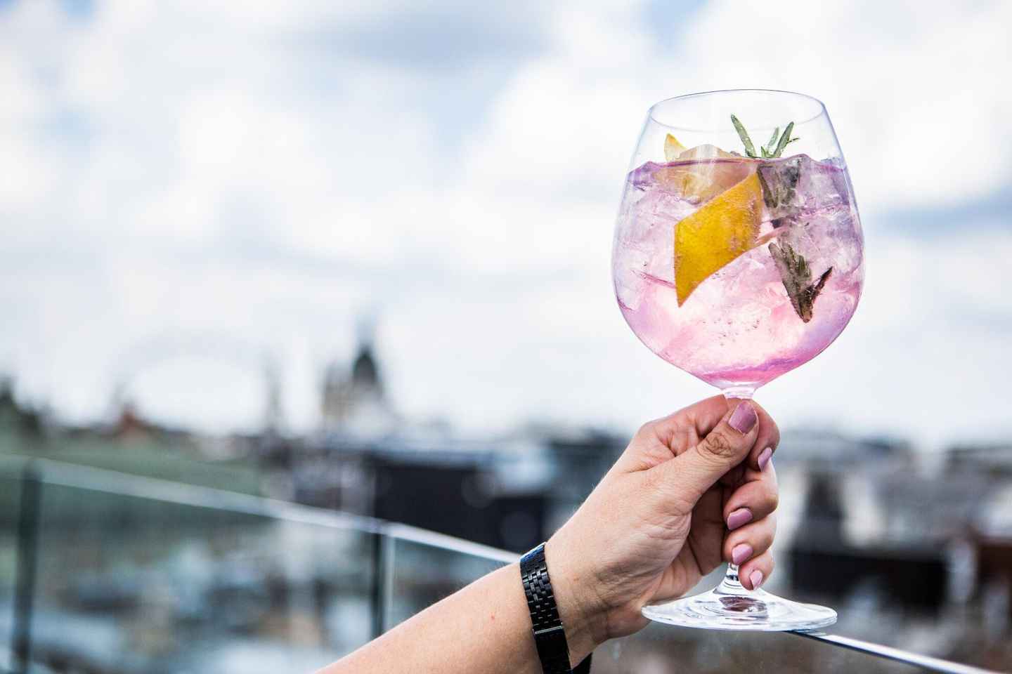 Budapest instyle: Private City Tour with Rooftop Bar Visit