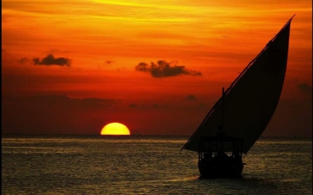 Zanzibar Sunset Dhow Cruise with Drinks & Ocean Views