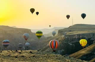 Kappadokien: Soganli Tal Heißluftballon Tour bei Sonnenaufgang