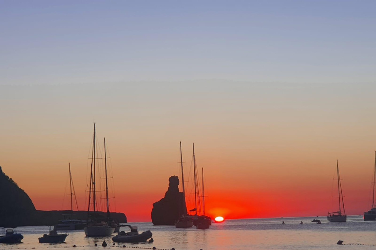 Can Marca caves, Las Dalias Hippie Market and Benirras Tour Standard