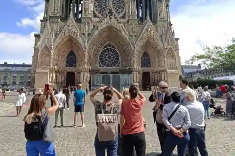 Från Paris: Katedralen i Reims, champagnekällare och provsmakning