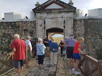 -Acapulco: Historical City Tour with Market Visit & Lunch
