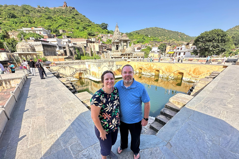 Delhi : excursion de 5 jours dans le Triangle d&#039;Or avec un guide germanophoneExcursion de 5 jours avec hébergement dans des hôtels 4 étoiles