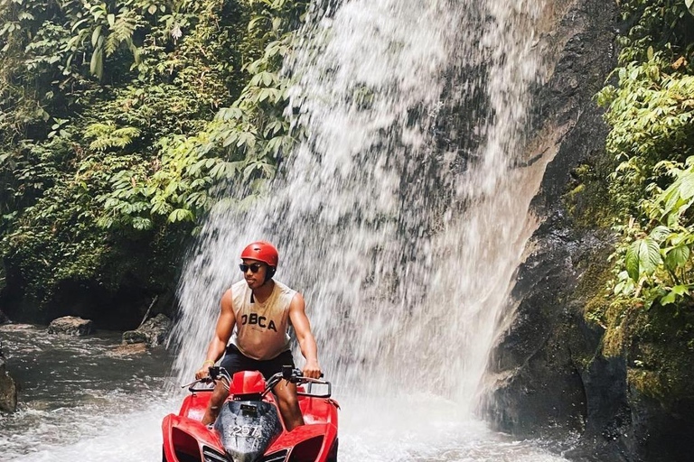 Ubud: Avventura in ATV nella giungla, tunnel della cascata di Bali e pranzoDoppia; ATV Quad Biking - con trasferimenti