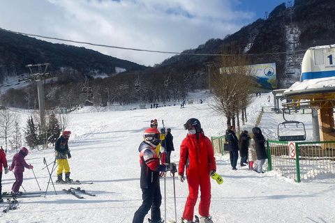 埃里温：迈勒滑雪度假村和修道院私人一日旅行