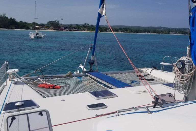 Crucero en catamarán por Negril desde los complejos turísticos de Falmouth