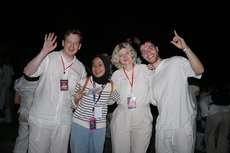 Open Tour & Private Tour Borobudur Vesak Lantern Festival OPEN TRIP Borobudur Vesak Lantern Festival
