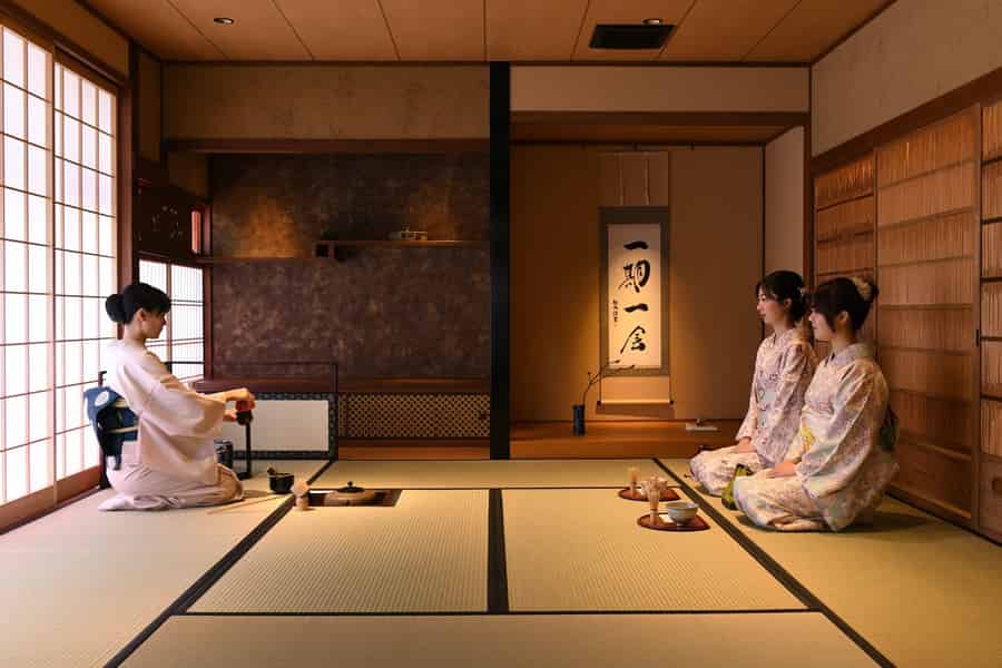 Kyoto: Kimono-Teezeremonie im Orizuruya Gion. Foto: GetYourGuide Kyoto: Kimono-Teezeremonie im Orizuruya Gion. Foto: GetYourGuide