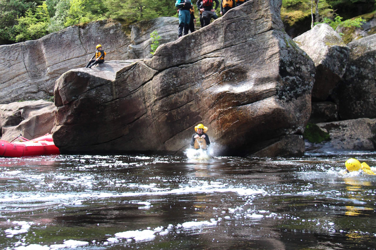 Rafting w Quebecu: półdniowa wycieczka pełna wrażeń!Quebec: Półdniowa wycieczka i moc wrażeń podczas spływu raftingowego!