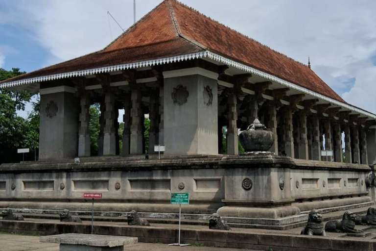 Colombo: Private Tuk Tuk City Tour with Guide 4hour Tour