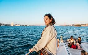 Lisbon: Sunset Catamaran Tour with Music and Drink