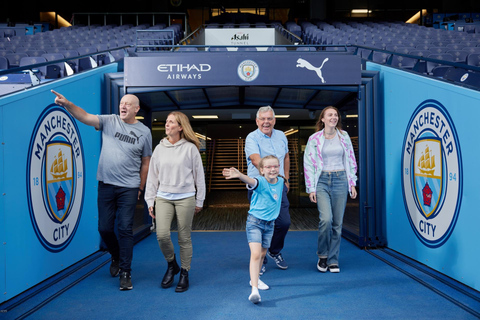 Etihad Stadium: Manchester City FC-turné med tåg från LondonFörsta klass