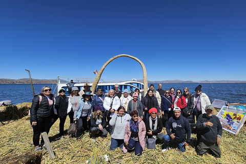 Puno : excursion d&#039;une demi-journée à l&#039;île flottante d&#039;Uros + réalité virtuelleExcursion d&#039;une demi-journée à l&#039;île flottante d&#039;Uros + réalité virtuelle