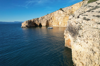Krk: 4h Private Boat – Blue Cave, Dolphins & Hidden Coves