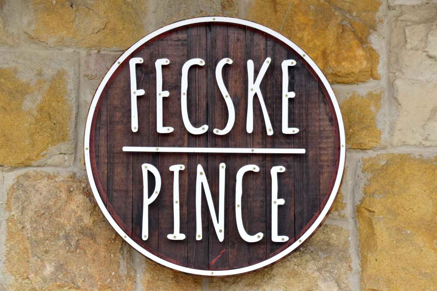 From Budapest: Half-day Monor wine tour with meal