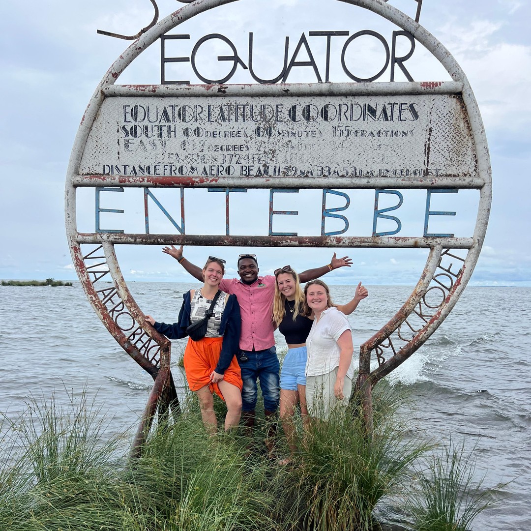 Entebbe: Excursión en Equatar Line y paseo en barco al atardecer por el ...