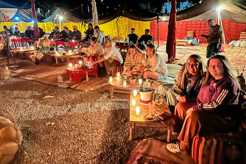 Agafay Desert Escape: Abendessen bei Sonnenuntergang, Pool &amp; Quad/KamelAbendessen in der Agafay-Wüste mit Kamelritt