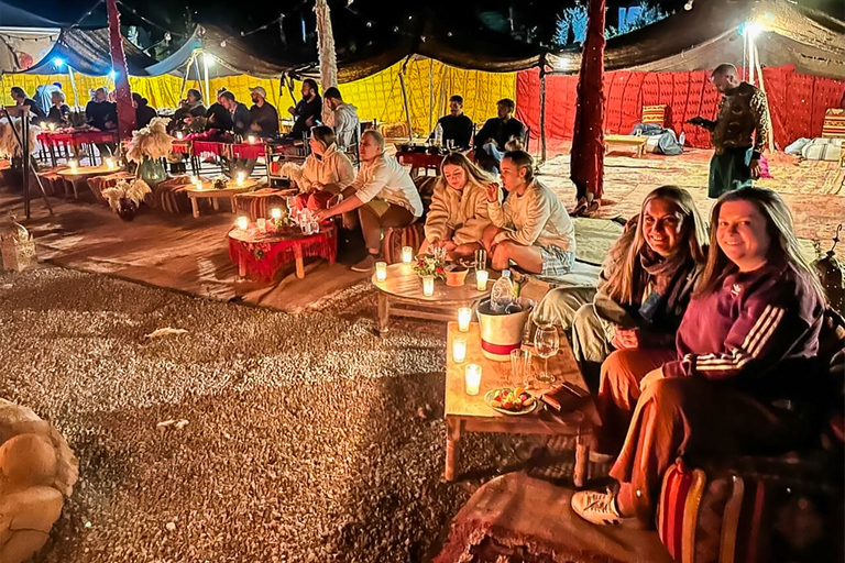 Agafay Desert Escape: Abendessen bei Sonnenuntergang, Pool &amp; Quad/KamelAbendessen in der Agafay-Wüste mit Kamelritt