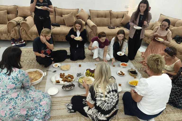 Omani Hospitality: Authentic Family Dinner Experience