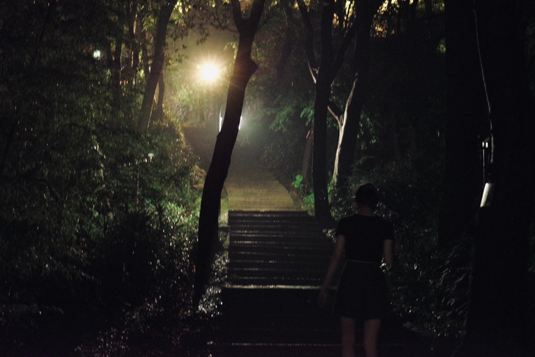 رحلة مسائية في هانغتشو مع موسيقى في الهواء الطلق