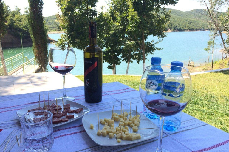 Dégustation de vins, visite facultative des vignobles et balades en kayak.Dégustation de vin avec prise en charge et retour