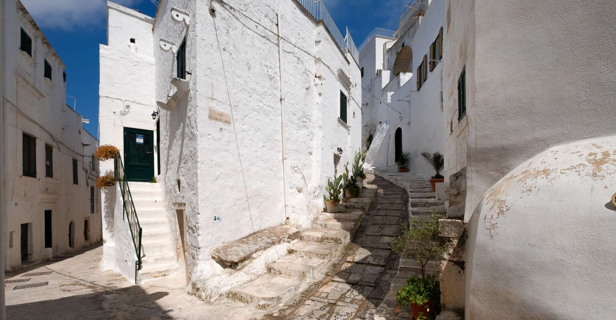 Brindisi: Alberobello, Locorotondo & Ostuni Tour with Brunch photo 11