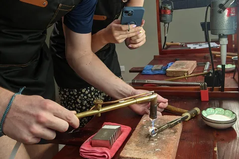 Hanoi: Workshop unieke zilveren ringen/hangers maken