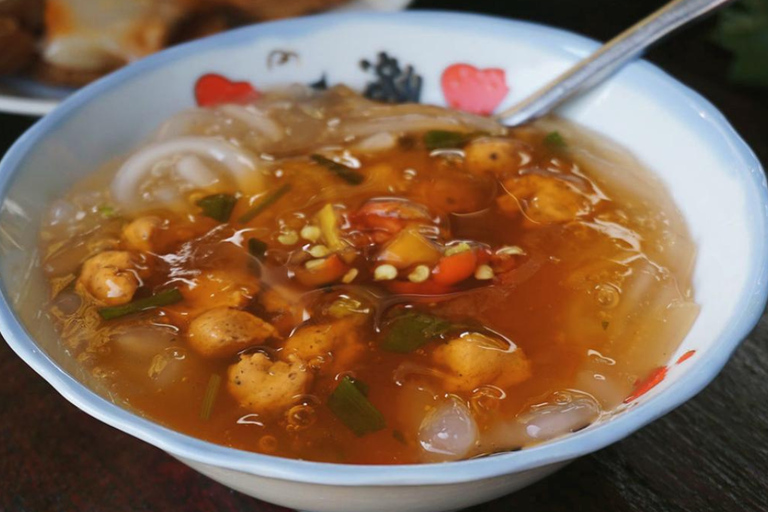 Hue City: Walking Food Tour at real local spots Private Group