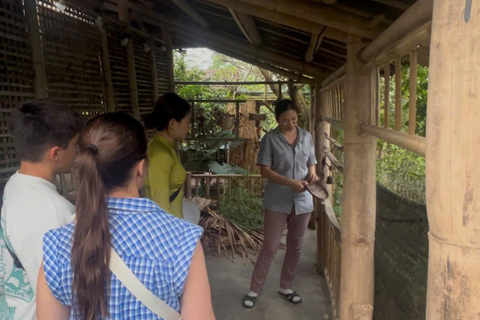 Hanoi Jeep Tour Private: Hidden Art House & Custom Route Private tour for 2 people