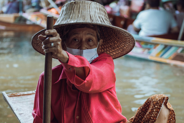 Check out the train and floating markets of Bangkok and Ayutthaya Train Market + Floating Market + Ayutthaya Historical Park