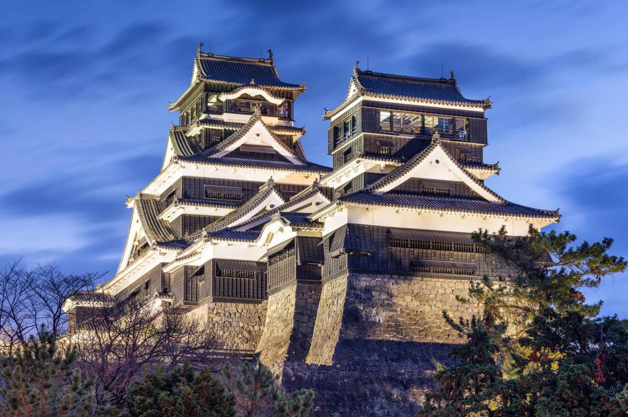 Von Fukuoka aus: Private Tagestour zum Berg Aso und zur Burg Kumamoto