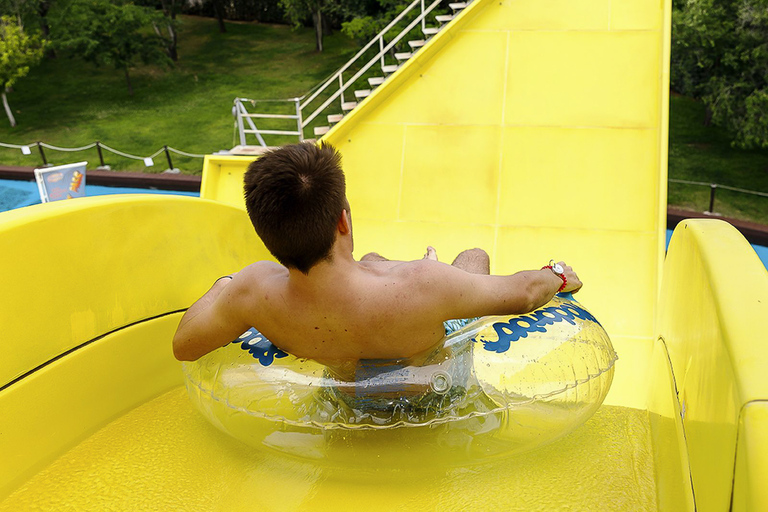 Villanueva de la Cañada: Aquopolis Waterpark Entry Ticket