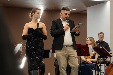 在格但斯克欣赏现场音乐会，绘画和品酒！格但斯克绘画和葡萄酒体验（含现场音乐会）！