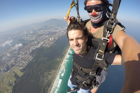Rio de Janeiro: Tandemhopp över strandenRio de Janeiro: Tandemhoppning över stranden