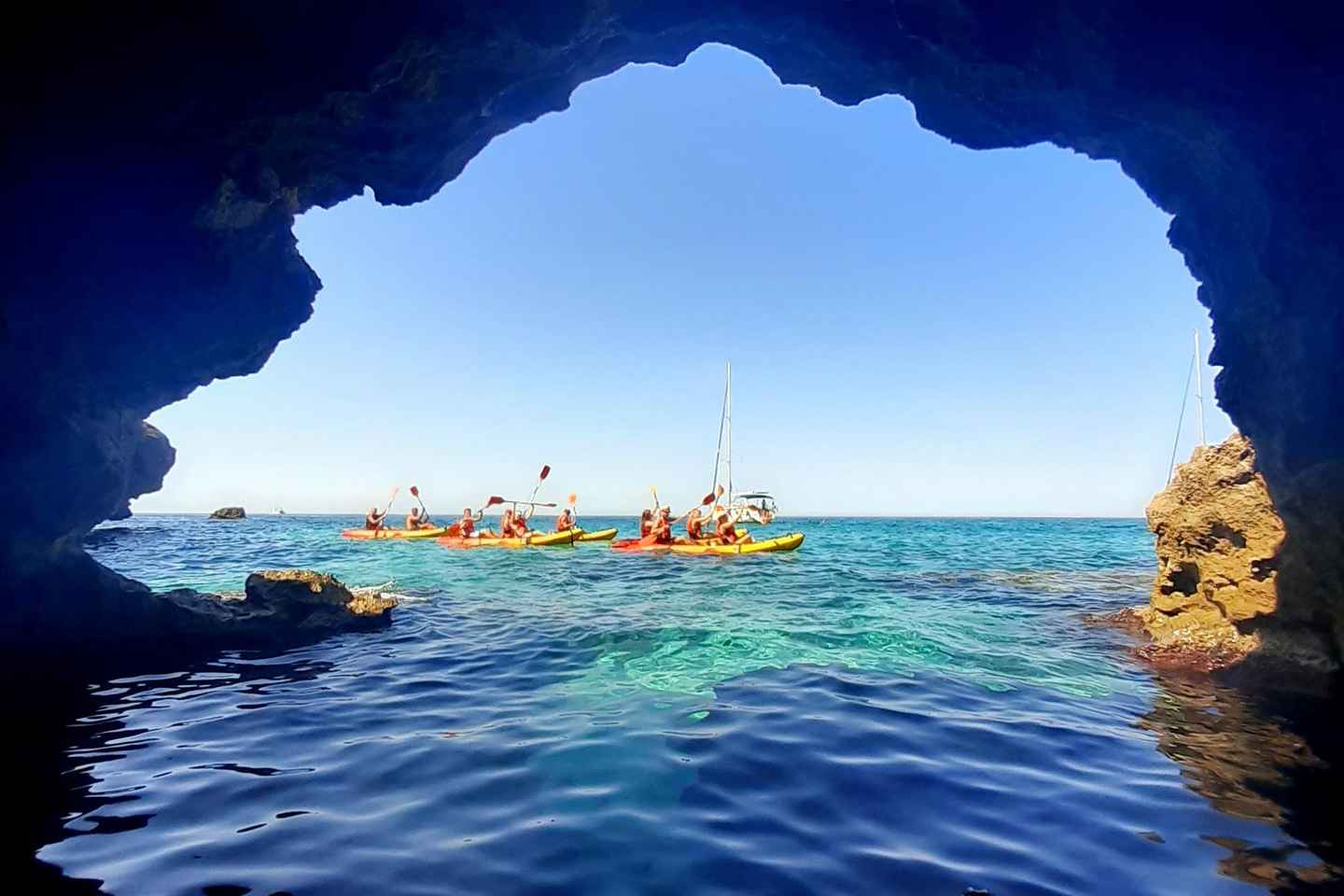 Mallorca: Sea Cave Kayaking Tour with Snorkeling and a Snack
