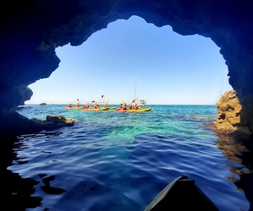 Mallorca: Sea Cave Kayaking Tour with Snorkeling and a Snack
