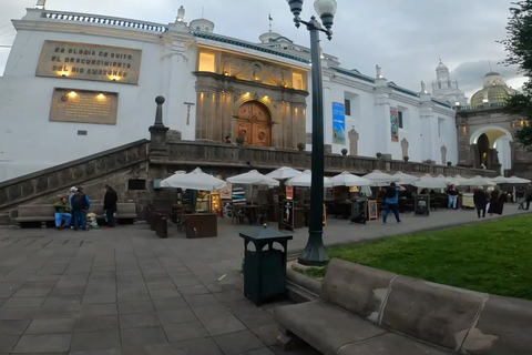 Quito: Tour guidato della città con degustazione di cioccolato e pranzo al sacco