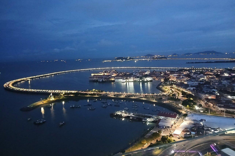 Tour notturno di Panama City: vista a 360° e vita notturnaDall'aeroporto di Tocumen