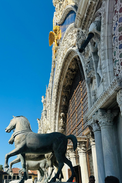 ヴェネツィア：サン・マルコ大聖堂とドゥカーレ宮殿および監獄