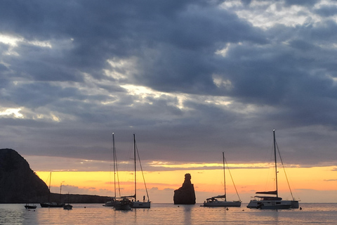 Can Marca caves, Las Dalias Hippie Market and Benirras Tour Standard