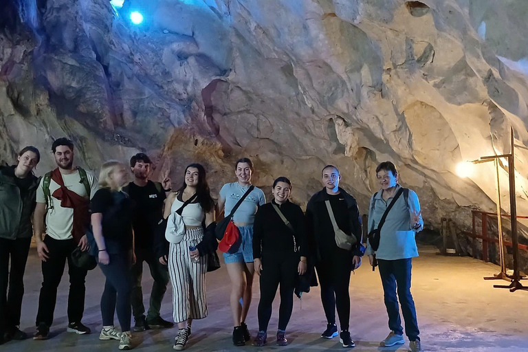 Half Day Hiking to Cat Ba National Park with a Guide