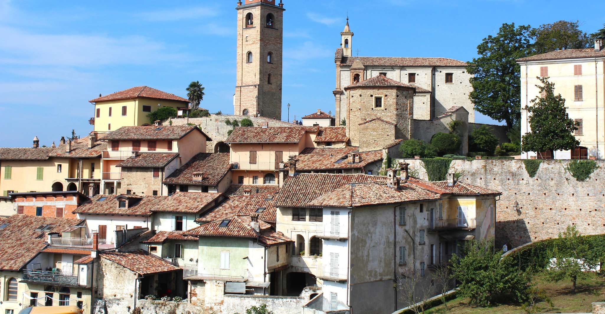 Monforte d'Alba: tour a piedi
