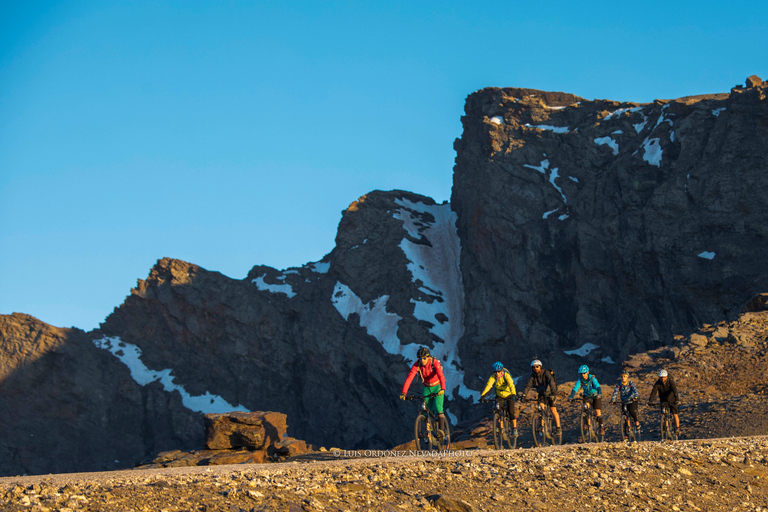 Vanuit Granada: Privétour op een e-bike naar de top van de Sierra NevadaVanuit Granada: Privétour met elektrische fiets naar de top van de Sierra Nevada