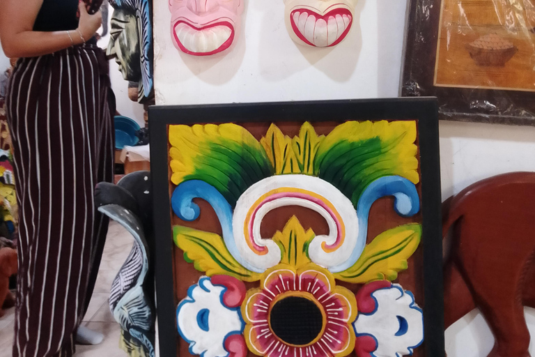 Galle: Traditional Wood Carving and Painting Workshop