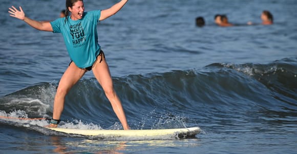 Sayulita: Private Surf Lesson women instructor