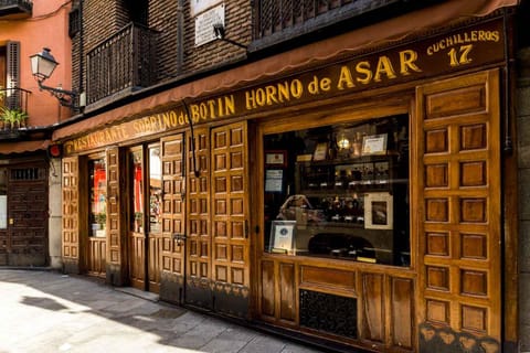 Madrid Tapas, Taverns & History Tour with Botín