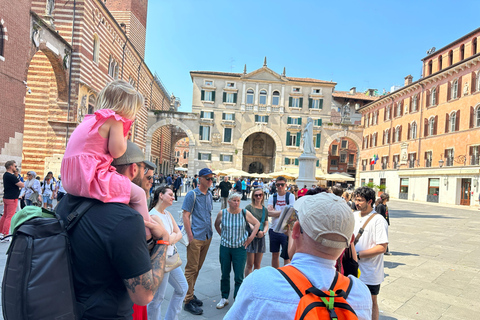 Verona: Guided Small Group Walking Tour of the City of Love