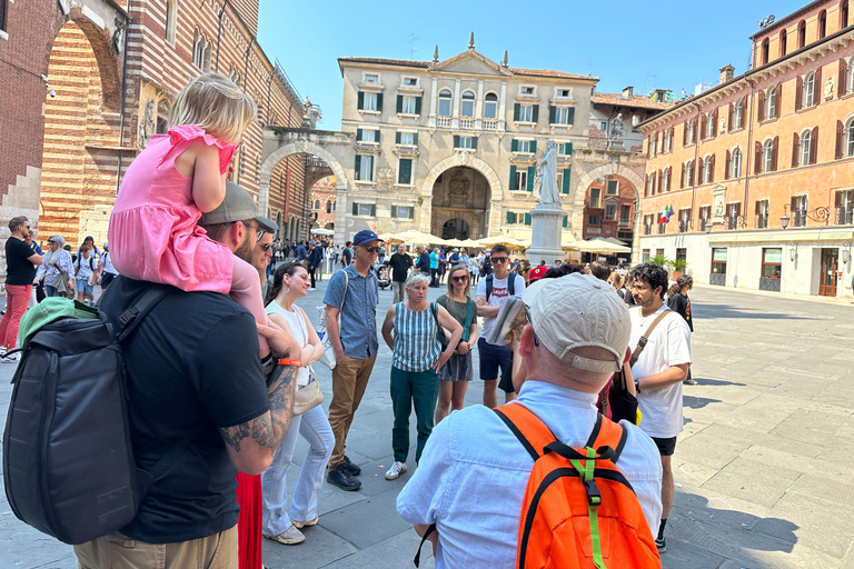 Verona: Guided Small Group Walking Tour of the City of Love